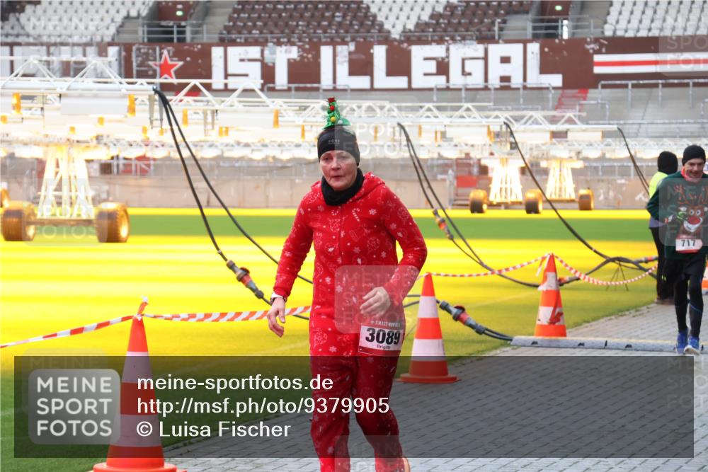 07.12.2025 - St. Pauli X-Mass-Run No. 15 Luisa Fischer http://msf.ph/oto/9379905 07.12.2025 10:36:55 Ziel 3089, 717, 37, 511, 521, 665, 717, 833, 2615, 2948, 3089, 3382, 4200, 4591, 4597, 4599, 4690, 4691, 4693 meine-sportfotos.de