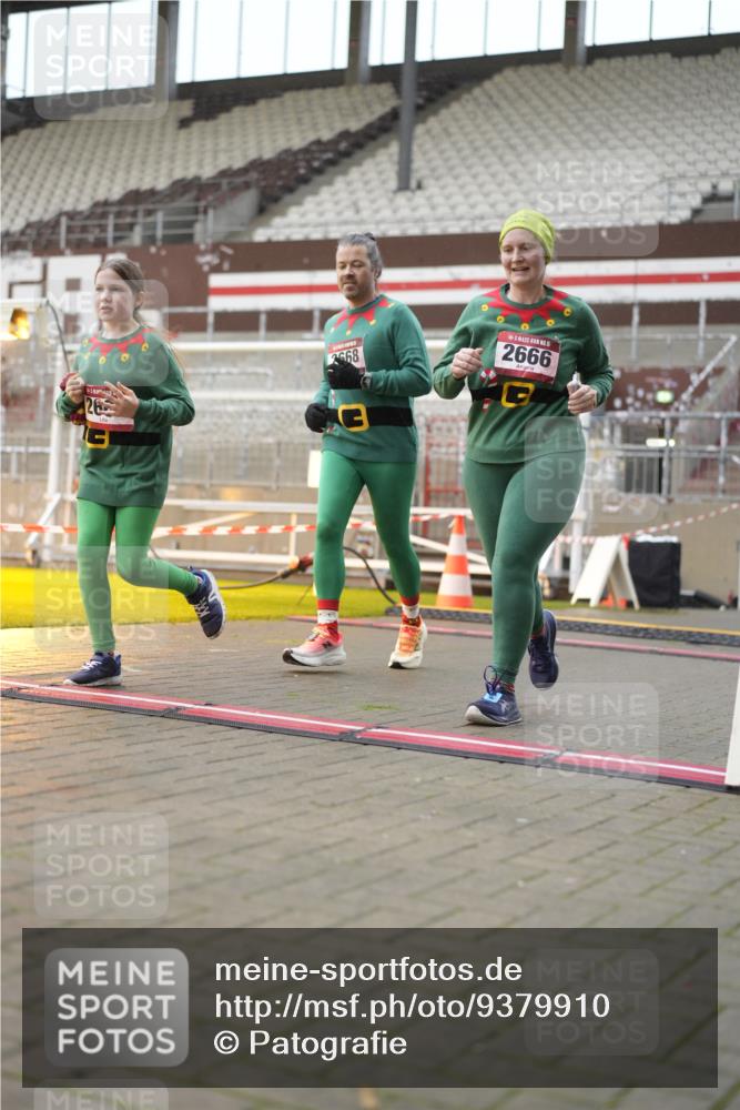 07.12.2025 - St. Pauli X-Mass-Run No. 15 Patografie http://msf.ph/oto/9379910 07.12.2025 10:15:04 Ziel 308, 438, 762, 2666, 2667, 2668, 2883, 2891, 3741, 4001, 4004 meine-sportfotos.de