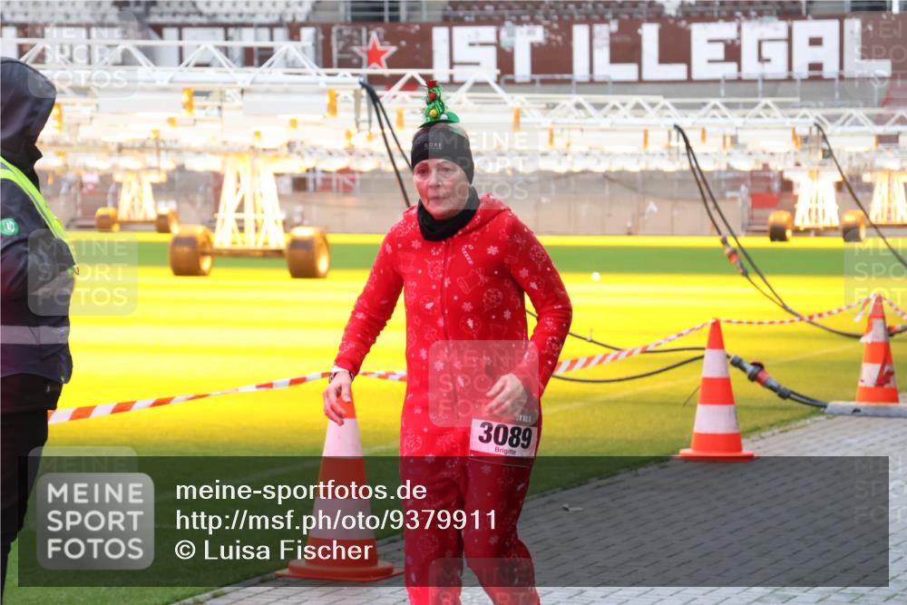 07.12.2025 - St. Pauli X-Mass-Run No. 15 Luisa Fischer http://msf.ph/oto/9379911 07.12.2025 10:36:56 Ziel 2, 3089, 37, 511, 521, 665, 717, 833, 2615, 2948, 3056, 3089, 3382, 4200, 4591, 4597, 4599, 4690, 4691, 4693 meine-sportfotos.de