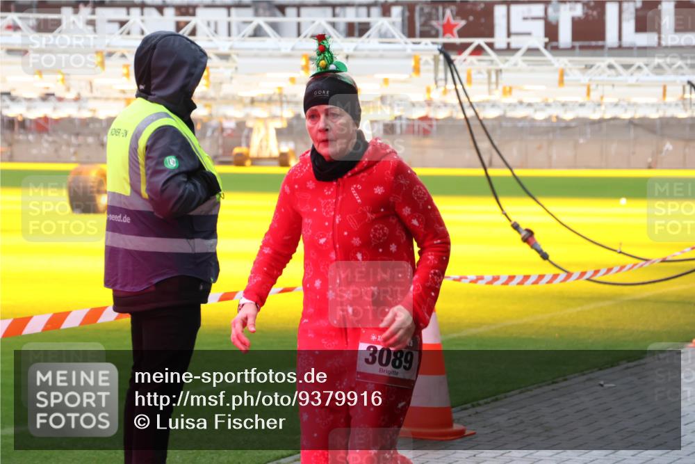 07.12.2025 - St. Pauli X-Mass-Run No. 15 Luisa Fischer http://msf.ph/oto/9379916 07.12.2025 10:36:56 Ziel 3089, 37, 511, 521, 665, 717, 833, 2615, 2948, 3056, 3089, 3382, 4200, 4591, 4597, 4599, 4690, 4691, 4693 meine-sportfotos.de