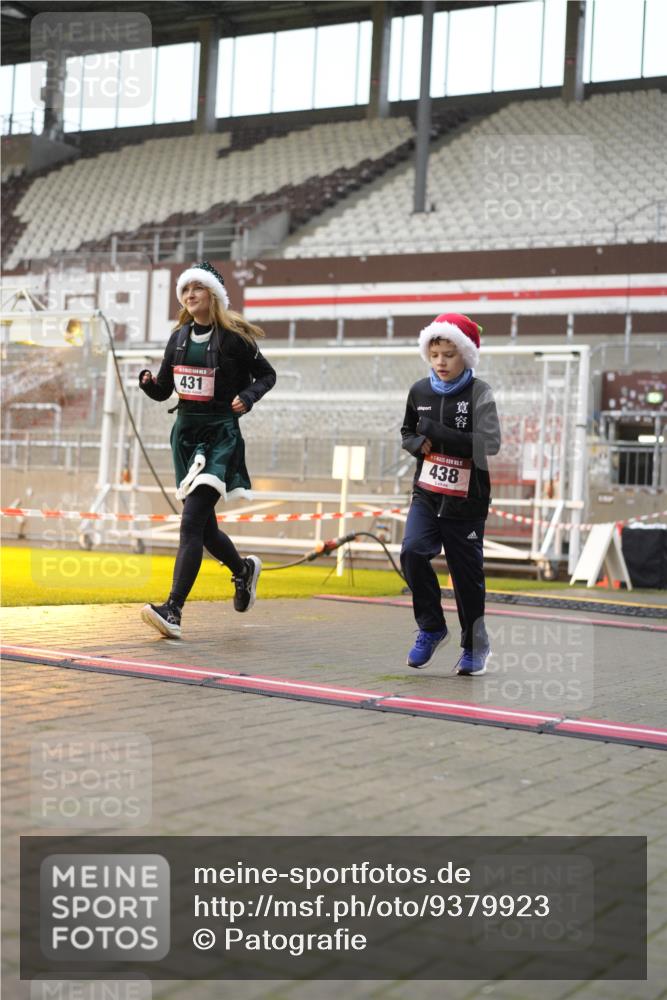 07.12.2025 - St. Pauli X-Mass-Run No. 15 Patografie http://msf.ph/oto/9379923 07.12.2025 10:15:09 Ziel 308, 431, 438, 762, 1180, 1183, 2666, 2667, 2668, 2883, 2891, 3103, 3741 meine-sportfotos.de