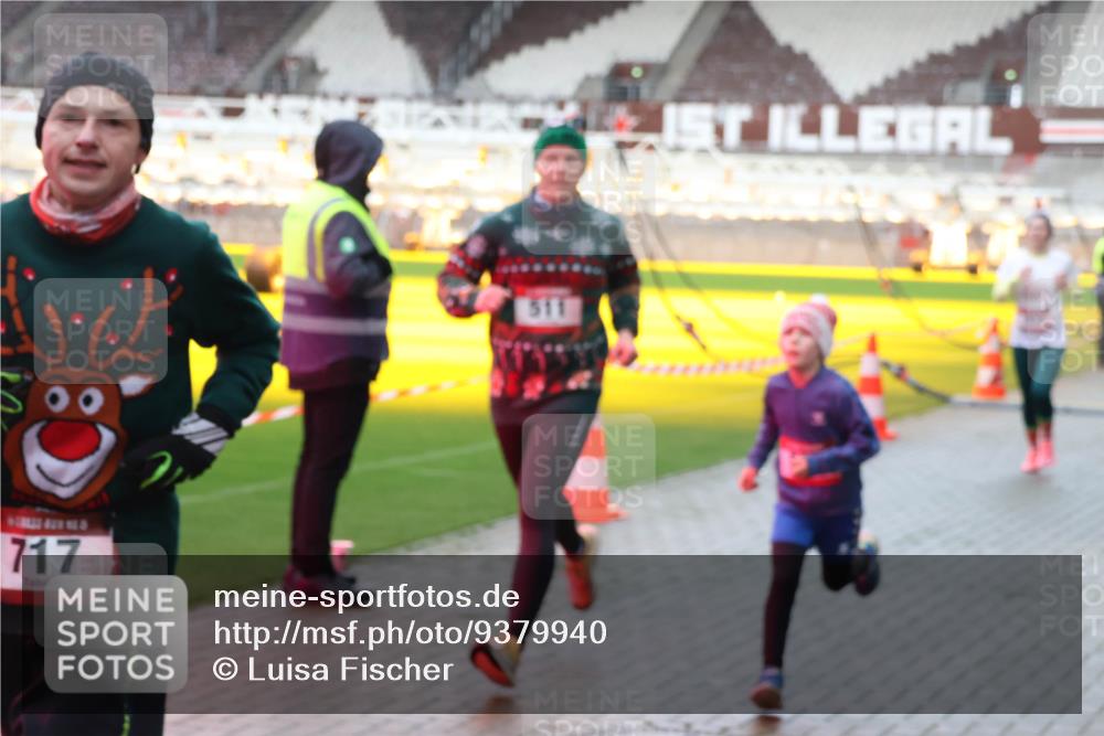 07.12.2025 - St. Pauli X-Mass-Run No. 15 Luisa Fischer http://msf.ph/oto/9379940 07.12.2025 10:37:01 Ziel 717, 511, 37, 511, 521, 665, 717, 833, 2615, 2948, 3056, 3089, 3263, 3382, 4200, 4591, 4597, 4599, 4690, 4691, 4693 meine-sportfotos.de