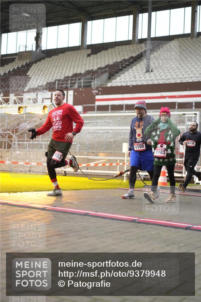 07.12.2025 - St. Pauli X-Mass-Run No. 15 Patografie http://msf.ph/oto/9379948 07.12.2025 10:15:13 Ziel 308, 431, 436, 438, 1180, 1183, 1885, 2666, 2667, 2668, 3103, 3741, 4494, 4536 meine-sportfotos.de