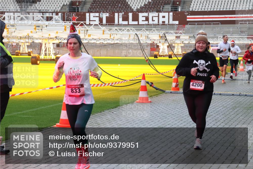 07.12.2025 - St. Pauli X-Mass-Run No. 15 Luisa Fischer http://msf.ph/oto/9379951 07.12.2025 10:37:04 Ziel 4200, 833, 2615, 3056, 3263, 37, 511, 521, 665, 717, 833, 2615, 2948, 3056, 3089, 3263, 3382, 4200, 4591, 4597, 4599, 4690, 4691, 4693 meine-sportfotos.de