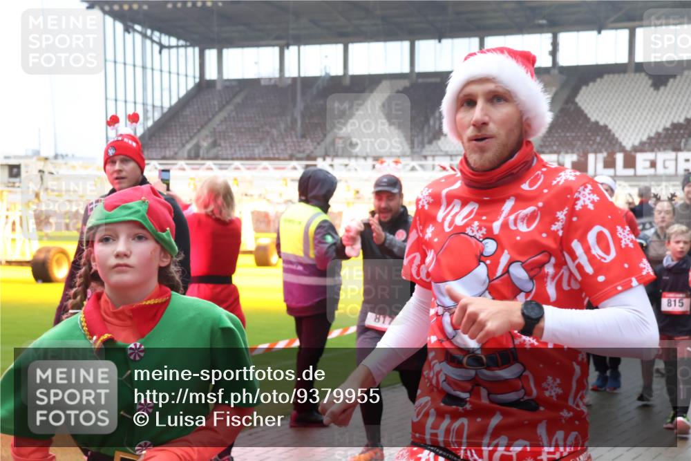 07.12.2025 - St. Pauli X-Mass-Run No. 15 Luisa Fischer http://msf.ph/oto/9379955 07.12.2025 11:12:01 Ziel 817, 815, 171, 182, 190, 411, 679, 689, 690, 694, 697, 698, 777, 787, 788, 812, 815, 817, 832, 841, 909, 1145, 1146, 1147, 1186, 1309, 1321, 1518, 1519, 1557, 1565, 1568, 1589, 1619, 1707, 1711, 1714, 1767, 1770, 2258, 2742, 4801, 4805, 4806, 4810, 4813, 5005, 5006 meine-sportfotos.de