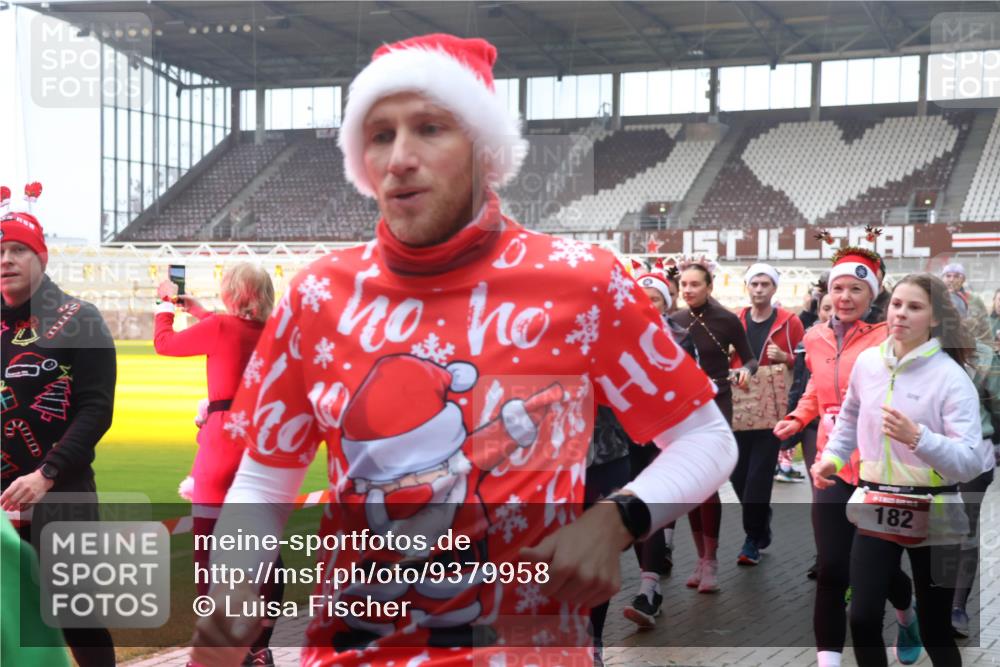 07.12.2025 - St. Pauli X-Mass-Run No. 15 Luisa Fischer http://msf.ph/oto/9379958 07.12.2025 11:12:01 Ziel 0, 182, 171, 182, 190, 411, 679, 689, 690, 694, 697, 698, 777, 787, 788, 812, 815, 817, 832, 841, 909, 1145, 1146, 1147, 1186, 1309, 1321, 1518, 1519, 1557, 1565, 1568, 1589, 1619, 1707, 1711, 1714, 1767, 1770, 2258, 2742, 4801, 4805, 4806, 4810, 4813, 5005, 5006 meine-sportfotos.de