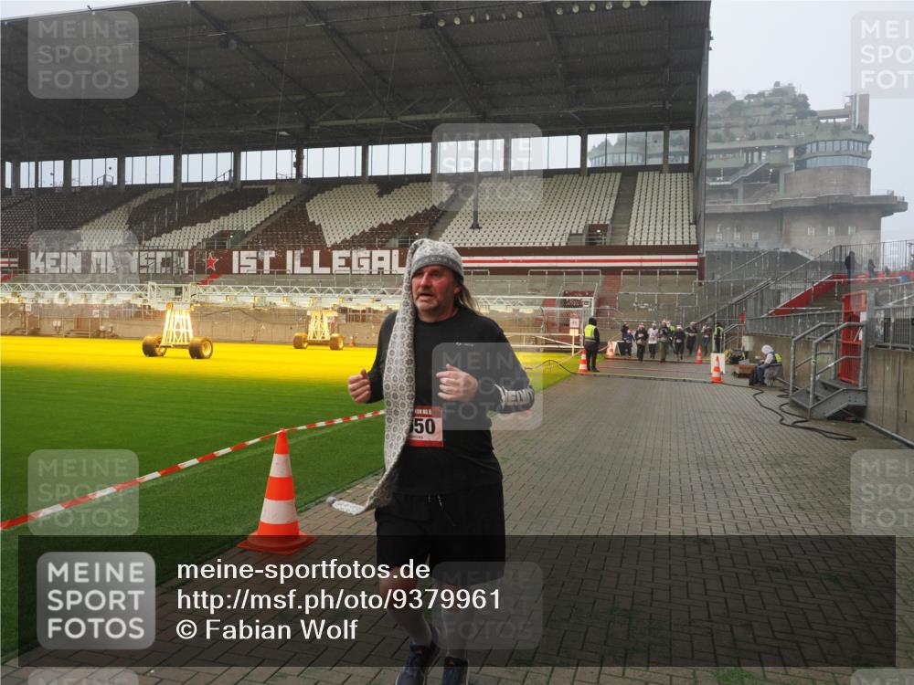 07.12.2025 - St. Pauli X-Mass-Run No. 15 Fabian Wolf http://msf.ph/oto/9379961 07.12.2025 10:08:28 Ziel 2650, 2746 meine-sportfotos.de