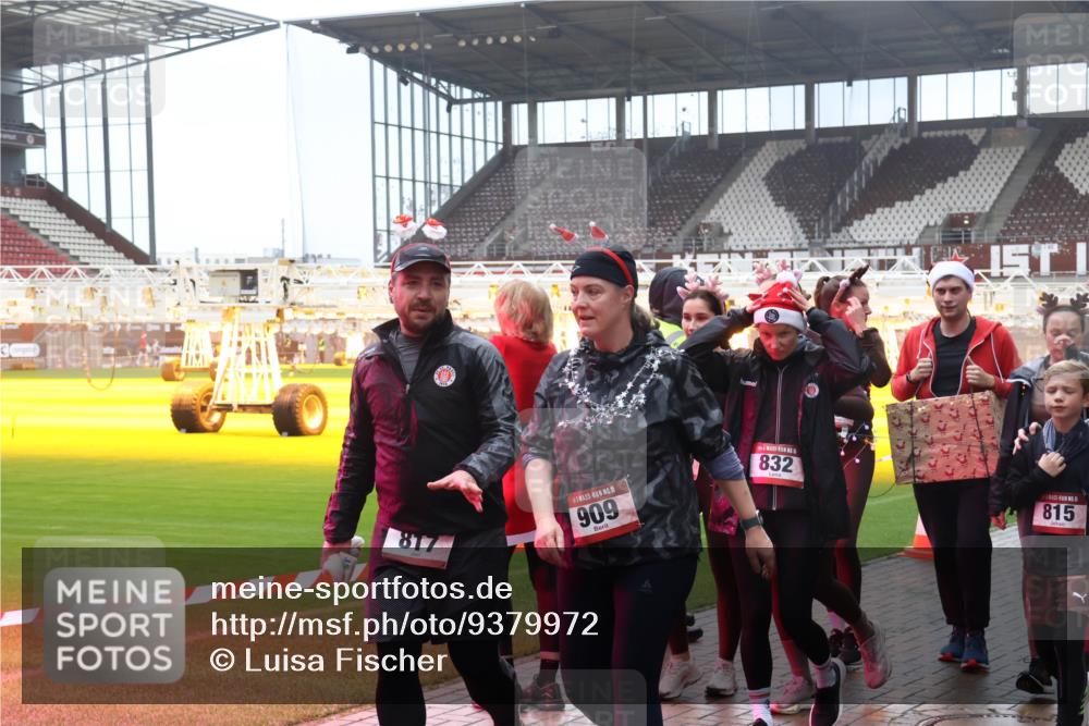 07.12.2025 - St. Pauli X-Mass-Run No. 15 Luisa Fischer http://msf.ph/oto/9379972 07.12.2025 11:12:03 Ziel 817, 15, 909, 832, 15, 815, 171, 182, 190, 408, 411, 437, 679, 689, 690, 694, 777, 787, 788, 812, 815, 817, 832, 841, 909, 1145, 1146, 1147, 1186, 1309, 1321, 1557, 1565, 1568, 1589, 1619, 1707, 1711, 1714, 1767, 1770, 2258, 2742, 4801, 4805, 4806, 4810, 4813, 5005, 5006 meine-sportfotos.de