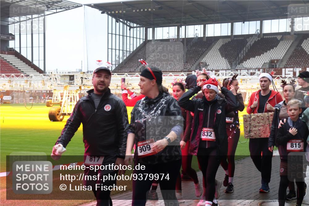 07.12.2025 - St. Pauli X-Mass-Run No. 15 Luisa Fischer http://msf.ph/oto/9379974 07.12.2025 11:12:03 Ziel 817, 5, 909, 832, 815, 171, 182, 190, 408, 411, 437, 679, 689, 690, 694, 777, 787, 788, 812, 815, 817, 832, 841, 909, 1145, 1146, 1147, 1186, 1309, 1321, 1557, 1565, 1568, 1589, 1619, 1707, 1711, 1714, 1767, 1770, 2258, 2742, 4801, 4805, 4806, 4810, 4813, 5005, 5006 meine-sportfotos.de
