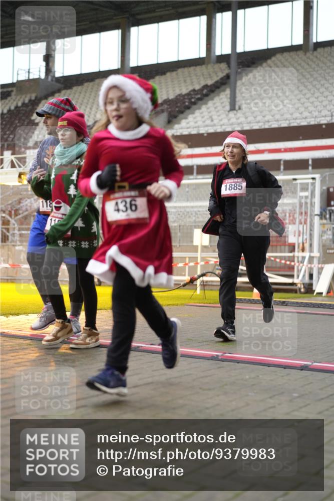 07.12.2025 - St. Pauli X-Mass-Run No. 15 Patografie http://msf.ph/oto/9379983 07.12.2025 10:15:15 Ziel 308, 431, 436, 438, 1180, 1183, 1885, 2666, 2667, 2668, 3103, 4494, 4536 meine-sportfotos.de