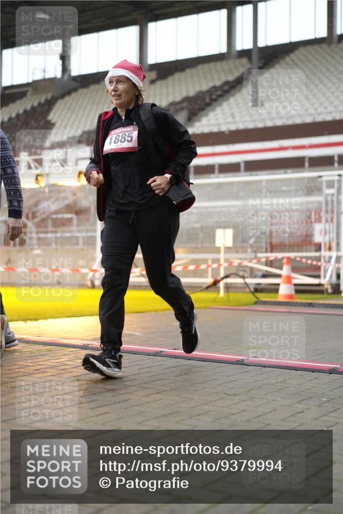 07.12.2025 - St. Pauli X-Mass-Run No. 15 Patografie http://msf.ph/oto/9379994 07.12.2025 10:15:16 Ziel 308, 431, 436, 438, 1180, 1183, 1885, 2666, 2667, 2668, 3103, 4494, 4536 meine-sportfotos.de