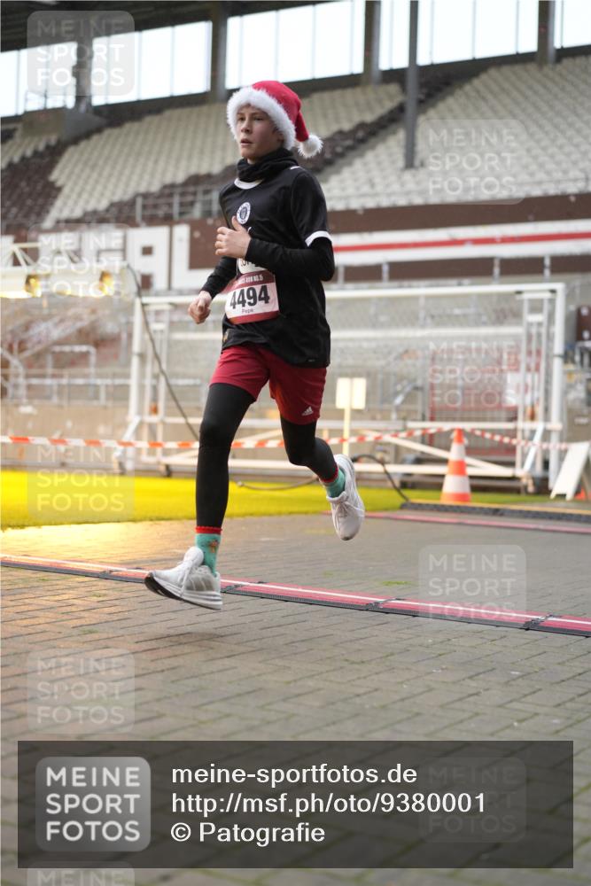 07.12.2025 - St. Pauli X-Mass-Run No. 15 Patografie http://msf.ph/oto/9380001 07.12.2025 10:15:17 Ziel 308, 431, 436, 438, 1180, 1183, 1885, 2666, 2667, 2668, 3103, 4494, 4536 meine-sportfotos.de