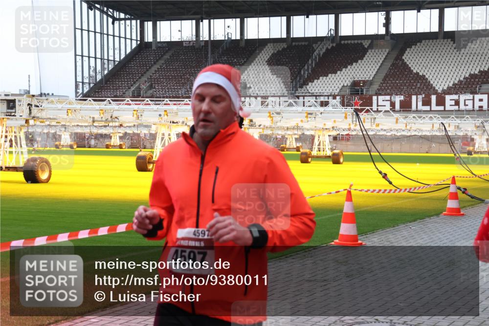 07.12.2025 - St. Pauli X-Mass-Run No. 15 Luisa Fischer http://msf.ph/oto/9380011 07.12.2025 10:37:15 Ziel 4597, 4597, 37, 503, 511, 521, 665, 717, 833, 2349, 2351, 2615, 2948, 3056, 3089, 3090, 3263, 3382, 4200, 4591, 4597, 4599, 4690, 4691, 4693 meine-sportfotos.de