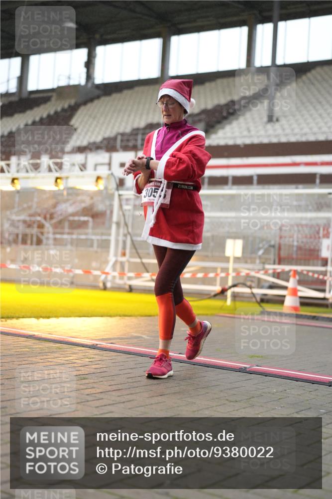 07.12.2025 - St. Pauli X-Mass-Run No. 15 Patografie http://msf.ph/oto/9380022 07.12.2025 10:15:27 Ziel 436, 1180, 1183, 1885, 2745, 3053, 3103, 4455, 4494, 4536 meine-sportfotos.de