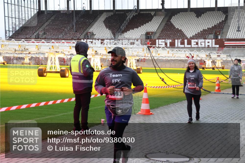 07.12.2025 - St. Pauli X-Mass-Run No. 15 Luisa Fischer http://msf.ph/oto/9380030 07.12.2025 10:37:27 Ziel 693, 4690, 37, 503, 511, 521, 665, 717, 833, 2349, 2351, 2615, 3056, 3090, 3263, 3382, 4597, 4690, 4691, 4693, 4761 meine-sportfotos.de