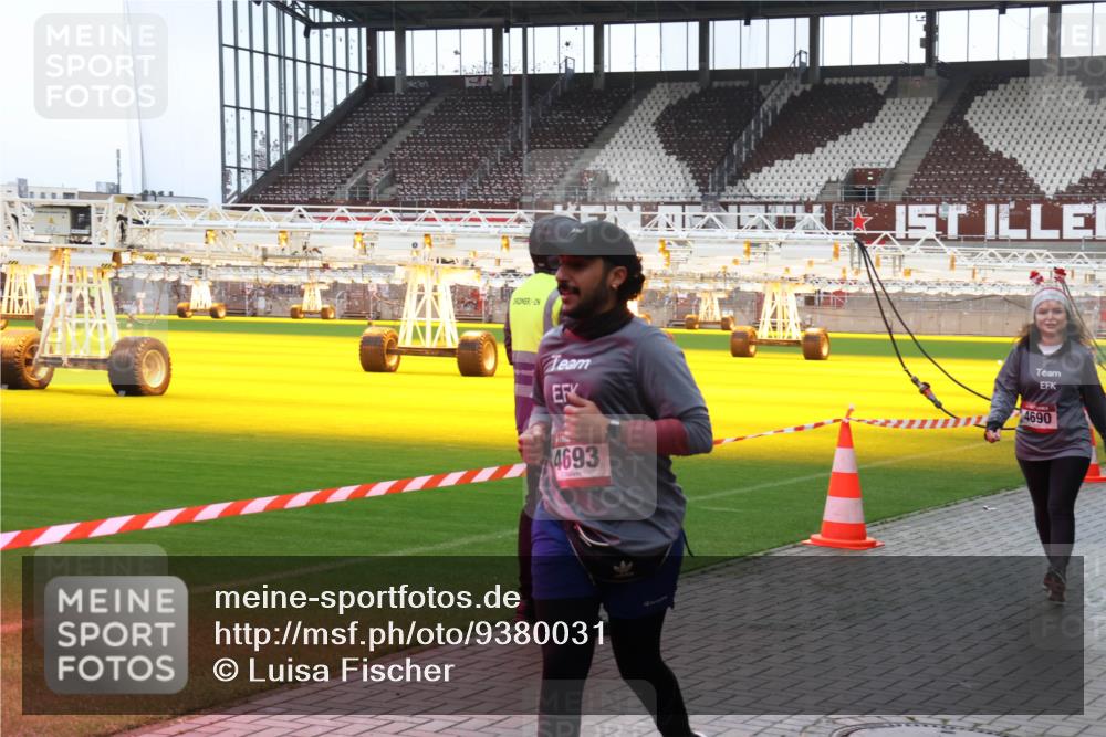 07.12.2025 - St. Pauli X-Mass-Run No. 15 Luisa Fischer http://msf.ph/oto/9380031 07.12.2025 10:37:27 Ziel 4693, 911, 4690, 37, 503, 511, 521, 665, 717, 833, 2349, 2351, 2615, 3056, 3090, 3263, 3382, 4597, 4690, 4691, 4693, 4761 meine-sportfotos.de