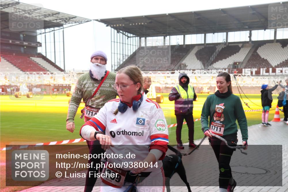 07.12.2025 - St. Pauli X-Mass-Run No. 15 Luisa Fischer http://msf.ph/oto/9380044 07.12.2025 11:12:10 Ziel 1714, 1711, 15, 1309, 171, 182, 190, 408, 411, 437, 679, 689, 690, 694, 695, 788, 812, 815, 819, 841, 1145, 1146, 1147, 1186, 1309, 1321, 1589, 1711, 1714, 1767, 1770, 4801, 4805, 4806, 4810, 4813, 5005, 5006 meine-sportfotos.de