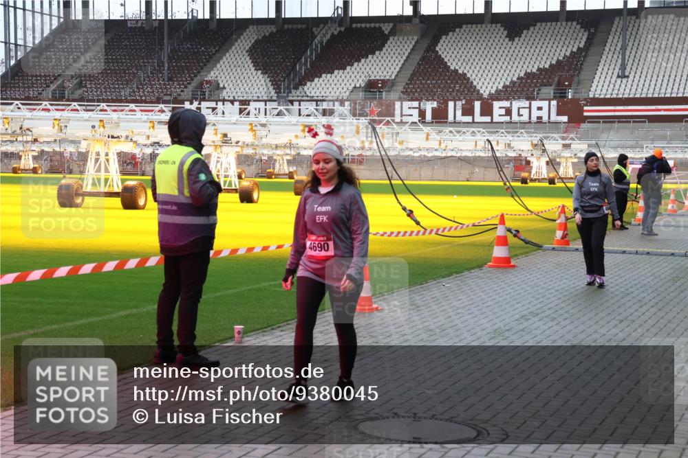 07.12.2025 - St. Pauli X-Mass-Run No. 15 Luisa Fischer http://msf.ph/oto/9380045 07.12.2025 10:37:29 Ziel 4690, 37, 503, 511, 521, 665, 717, 833, 2349, 2351, 2615, 3056, 3090, 3263, 3382, 4597, 4690, 4691, 4693, 4761 meine-sportfotos.de
