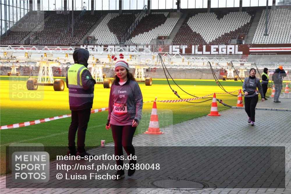 07.12.2025 - St. Pauli X-Mass-Run No. 15 Luisa Fischer http://msf.ph/oto/9380048 07.12.2025 10:37:30 Ziel 4690, 37, 503, 511, 521, 665, 717, 833, 2349, 2351, 2615, 3056, 3090, 3214, 3263, 3382, 4597, 4690, 4691, 4693, 4761 meine-sportfotos.de