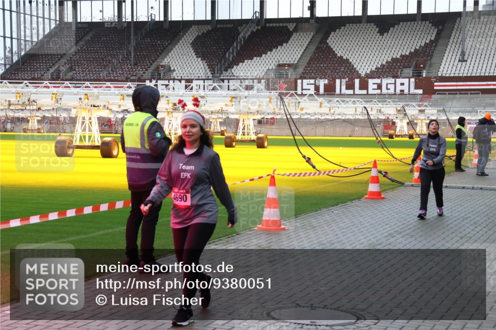 07.12.2025 - St. Pauli X-Mass-Run No. 15 Luisa Fischer http://msf.ph/oto/9380051 07.12.2025 10:37:30 Ziel 4690, 37, 503, 511, 521, 665, 717, 833, 2349, 2351, 2615, 3056, 3090, 3214, 3263, 3382, 4597, 4690, 4691, 4693, 4761 meine-sportfotos.de