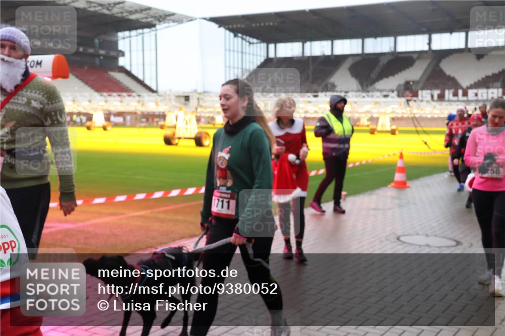 07.12.2025 - St. Pauli X-Mass-Run No. 15 Luisa Fischer http://msf.ph/oto/9380052 07.12.2025 11:12:11 Ziel 1711, 258, 171, 182, 190, 388, 408, 411, 437, 679, 689, 690, 694, 695, 812, 815, 819, 1145, 1146, 1147, 1186, 1309, 1321, 1589, 1711, 1714, 1767, 1770, 4805, 4806, 4810, 5005, 5006 meine-sportfotos.de