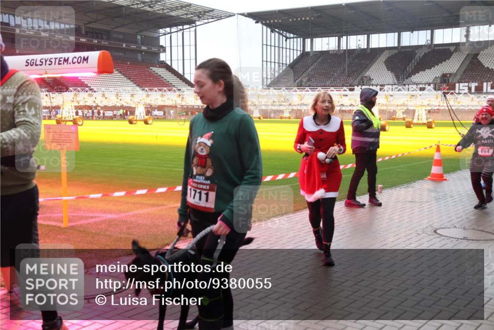 07.12.2025 - St. Pauli X-Mass-Run No. 15 Luisa Fischer http://msf.ph/oto/9380055 07.12.2025 11:12:11 Ziel 1711, 694, 171, 182, 190, 388, 408, 411, 437, 679, 689, 690, 694, 695, 812, 815, 819, 1145, 1146, 1147, 1186, 1309, 1321, 1589, 1711, 1714, 1767, 1770, 4805, 4806, 4810, 5005, 5006 meine-sportfotos.de