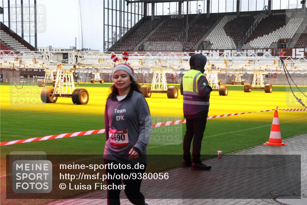 07.12.2025 - St. Pauli X-Mass-Run No. 15 Luisa Fischer http://msf.ph/oto/9380056 07.12.2025 10:37:32 Ziel 4690, 37, 503, 511, 521, 665, 717, 833, 2349, 2351, 2615, 3056, 3090, 3214, 3263, 4690, 4691, 4693, 4761 meine-sportfotos.de