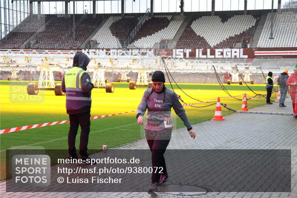 07.12.2025 - St. Pauli X-Mass-Run No. 15 Luisa Fischer http://msf.ph/oto/9380072 07.12.2025 10:37:36 Ziel 469, 37, 503, 511, 521, 665, 833, 2349, 2351, 2615, 3056, 3090, 3214, 3263, 4690, 4691, 4693, 4761 meine-sportfotos.de