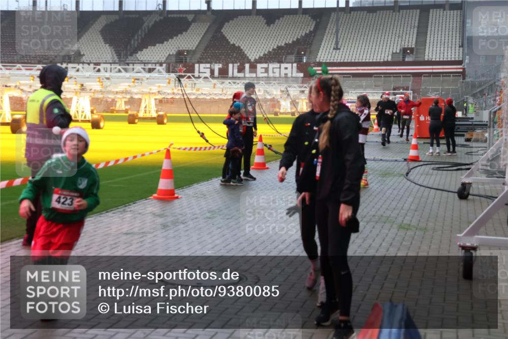 07.12.2025 - St. Pauli X-Mass-Run No. 15 Luisa Fischer http://msf.ph/oto/9380085 07.12.2025 10:08:19 Ziel 423, 716, 767, 1447, 1449, 1543, 1905, 2691, 2692, 3003, 3627, 3628, 4231, 4623, 4624, 4626, 4734, 4737, 4740 meine-sportfotos.de