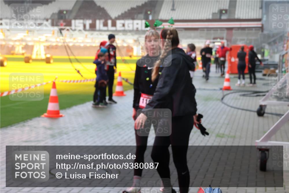 07.12.2025 - St. Pauli X-Mass-Run No. 15 Luisa Fischer http://msf.ph/oto/9380087 07.12.2025 10:08:19 Ziel 11, 716, 767, 1447, 1449, 1543, 1905, 2691, 2692, 3003, 3627, 3628, 4231, 4623, 4624, 4626, 4734, 4737, 4740 meine-sportfotos.de