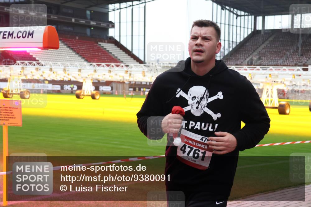 07.12.2025 - St. Pauli X-Mass-Run No. 15 Luisa Fischer http://msf.ph/oto/9380091 07.12.2025 10:37:43 Ziel 47, 15, 4761, 503, 2349, 2351, 2615, 3056, 3090, 3214, 3263, 4690, 4761 meine-sportfotos.de