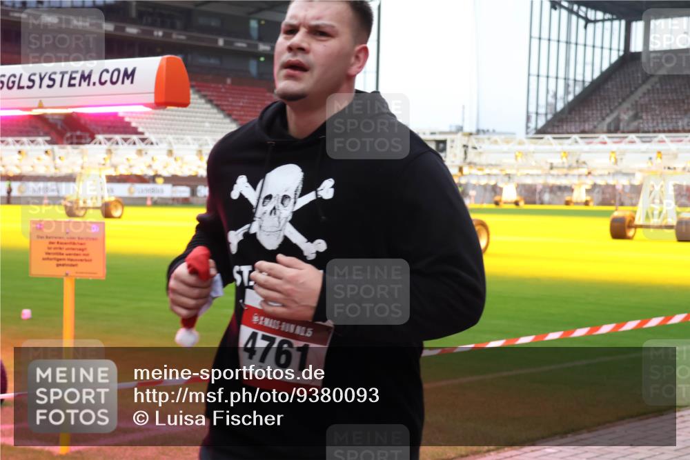 07.12.2025 - St. Pauli X-Mass-Run No. 15 Luisa Fischer http://msf.ph/oto/9380093 07.12.2025 10:37:43 Ziel 4761, 503, 2349, 2351, 2615, 3056, 3090, 3214, 3263, 4690, 4761 meine-sportfotos.de