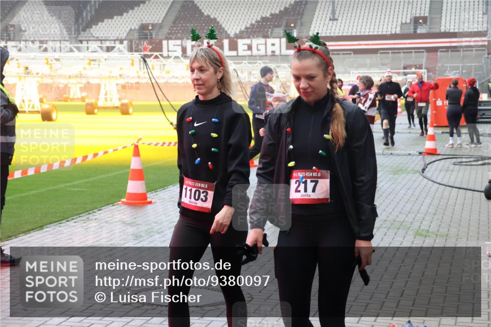 07.12.2025 - St. Pauli X-Mass-Run No. 15 Luisa Fischer http://msf.ph/oto/9380097 07.12.2025 10:08:20 Ziel 15, 1103, 15, 217, 1447, 1449, 1543, 1905, 2691, 2692, 3003, 3627, 3628, 4231, 4623, 4624, 4626, 4734, 4737, 4740 meine-sportfotos.de