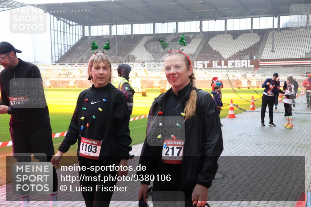 07.12.2025 - St. Pauli X-Mass-Run No. 15 Luisa Fischer http://msf.ph/oto/9380106 07.12.2025 10:08:22 Ziel 2072, 15, 1103, 15, 217, 1447, 1449, 1543, 1905, 2691, 2692, 3003, 3627, 3628, 4231, 4623, 4624, 4626, 4734, 4737, 4740 meine-sportfotos.de