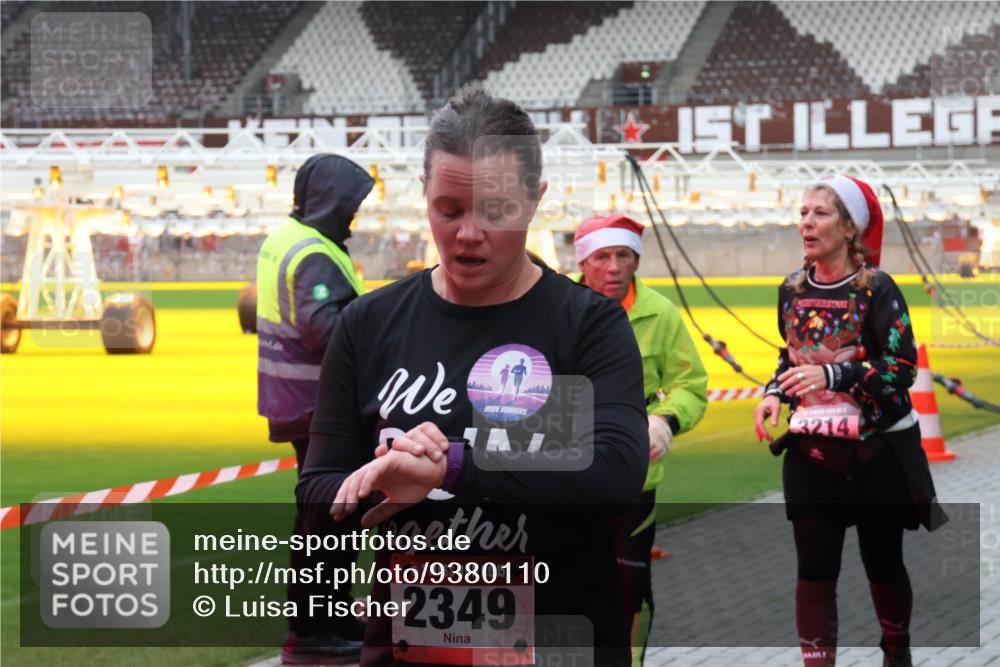 07.12.2025 - St. Pauli X-Mass-Run No. 15 Luisa Fischer http://msf.ph/oto/9380110 07.12.2025 10:38:04 Ziel 15, 2349, 3214, 2899, 3069, 3214, 4761, 4872 meine-sportfotos.de
