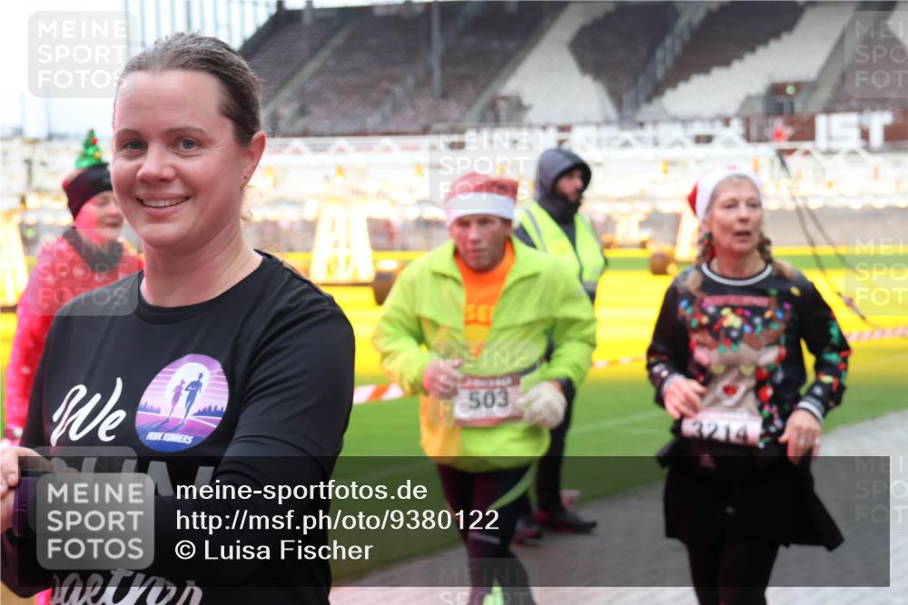 07.12.2025 - St. Pauli X-Mass-Run No. 15 Luisa Fischer http://msf.ph/oto/9380122 07.12.2025 10:38:05 Ziel 503, 321, 2899, 3069, 3214, 4761, 4872 meine-sportfotos.de