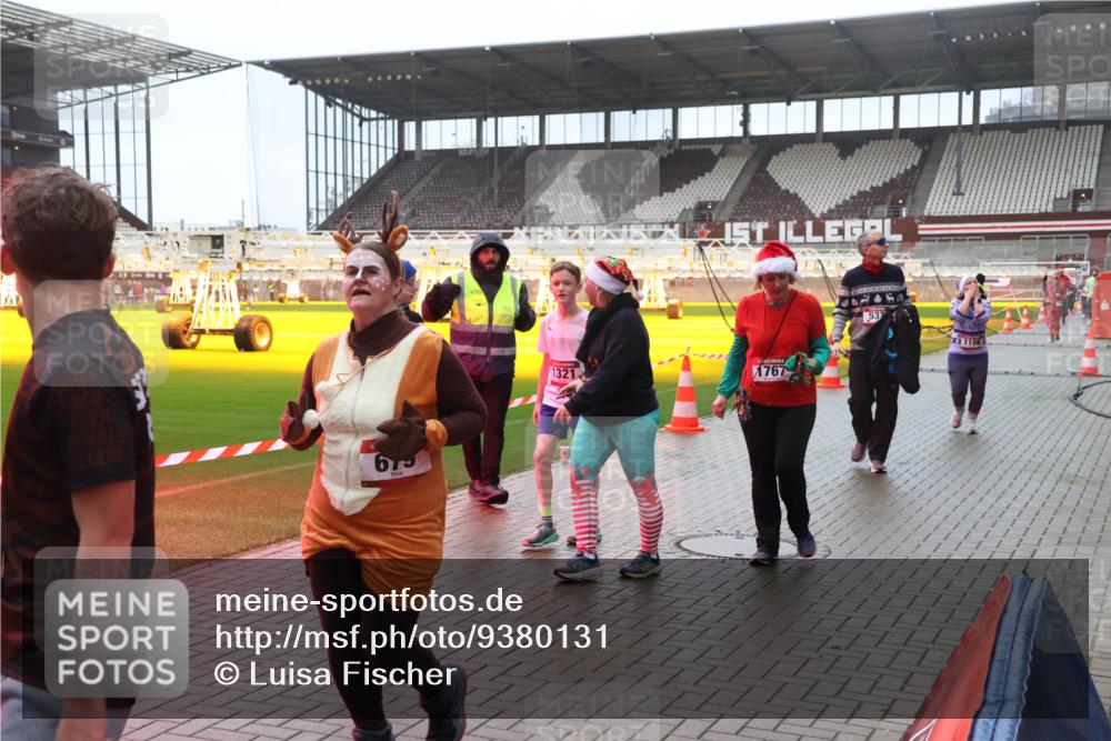 07.12.2025 - St. Pauli X-Mass-Run No. 15 Luisa Fischer http://msf.ph/oto/9380131 07.12.2025 11:12:22 Ziel 673, 1321, 1767, 537, 76, 79, 388, 408, 416, 437, 605, 679, 689, 690, 694, 695, 819, 1186, 1246, 1278, 1309, 1321, 1589, 1711, 1714, 1767 meine-sportfotos.de
