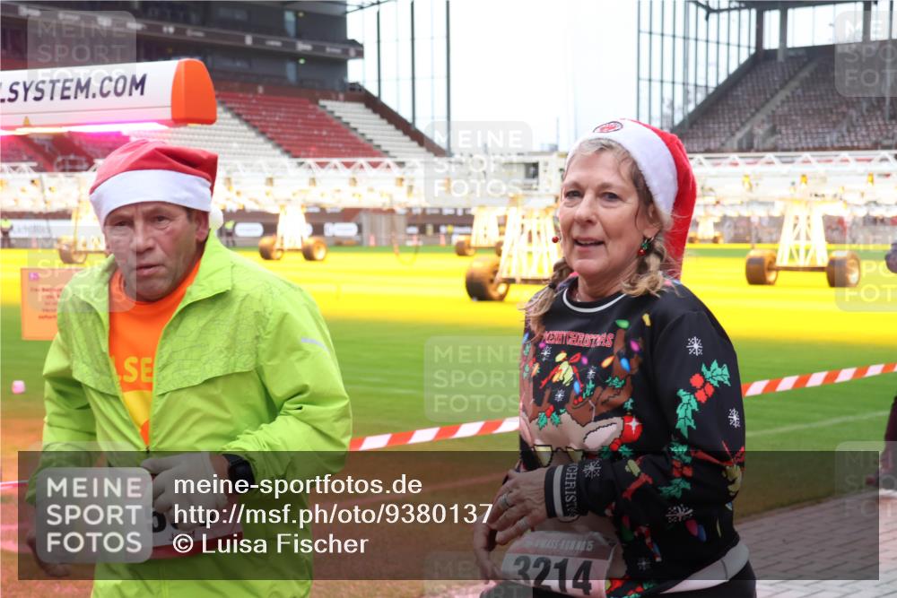 07.12.2025 - St. Pauli X-Mass-Run No. 15 Luisa Fischer http://msf.ph/oto/9380137 07.12.2025 10:38:07 Ziel 15, 3214, 70, 2899, 3069, 3214, 4872 meine-sportfotos.de