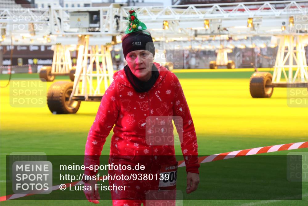 07.12.2025 - St. Pauli X-Mass-Run No. 15 Luisa Fischer http://msf.ph/oto/9380139 07.12.2025 10:38:09 Ziel 308, 70, 2899, 3069, 3214, 4872 meine-sportfotos.de