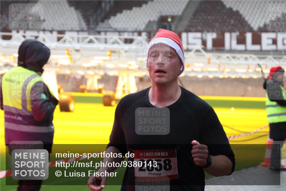 07.12.2025 - St. Pauli X-Mass-Run No. 15 Luisa Fischer http://msf.ph/oto/9380143 07.12.2025 11:12:45 Ziel 15, 2858, 46, 76, 79, 218, 388, 408, 416, 437, 489, 597, 605, 663, 671, 682, 694, 695, 718, 819, 836, 839, 888, 1142, 1246, 1261, 1278, 1423, 1609, 1610, 2858 meine-sportfotos.de