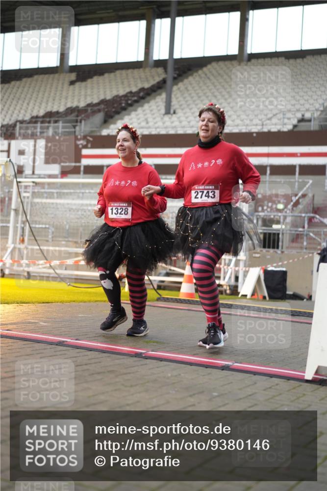 07.12.2025 - St. Pauli X-Mass-Run No. 15 Patografie http://msf.ph/oto/9380146 07.12.2025 10:16:14 Ziel 394, 1328, 2743 meine-sportfotos.de