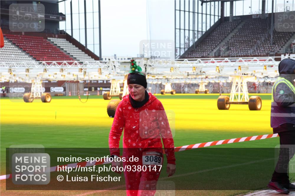 07.12.2025 - St. Pauli X-Mass-Run No. 15 Luisa Fischer http://msf.ph/oto/9380147 07.12.2025 10:38:09 Ziel 3089, 70, 2899, 3069, 3214, 4872 meine-sportfotos.de