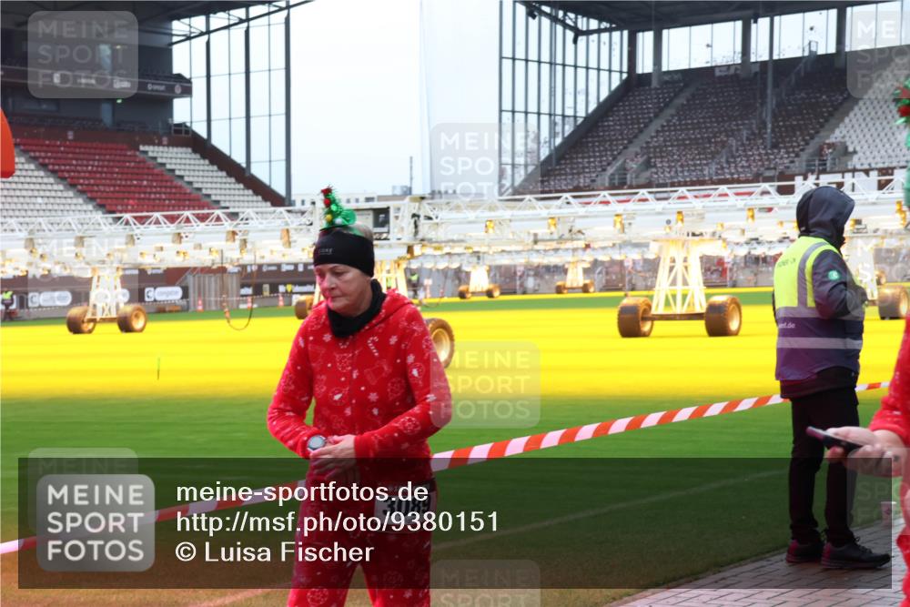 07.12.2025 - St. Pauli X-Mass-Run No. 15 Luisa Fischer http://msf.ph/oto/9380151 07.12.2025 10:38:10 Ziel 3089, 70, 2899, 3069, 3214, 4872 meine-sportfotos.de