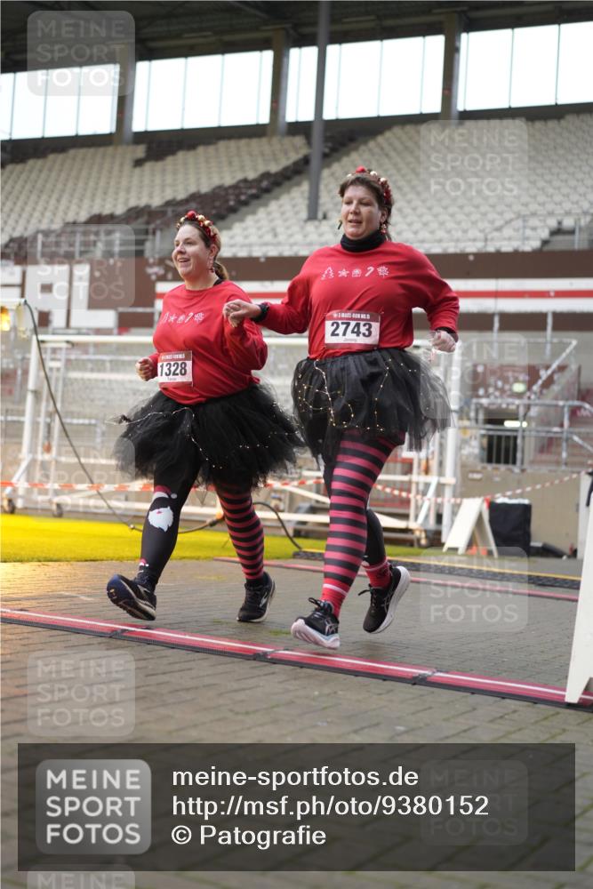 07.12.2025 - St. Pauli X-Mass-Run No. 15 Patografie http://msf.ph/oto/9380152 07.12.2025 10:16:14 Ziel 394, 1328, 2743 meine-sportfotos.de