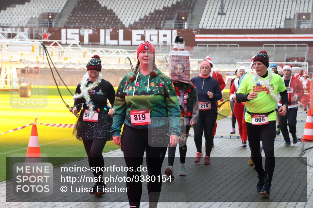 07.12.2025 - St. Pauli X-Mass-Run No. 15 Luisa Fischer http://msf.ph/oto/9380154 07.12.2025 11:12:49 Ziel 5, 15, 819, 218, 605, 88, 46, 76, 79, 218, 388, 408, 416, 437, 489, 597, 605, 663, 671, 682, 695, 718, 819, 836, 839, 888, 1142, 1246, 1261, 1278, 1420, 1422, 1423, 1609, 1610, 2858 meine-sportfotos.de