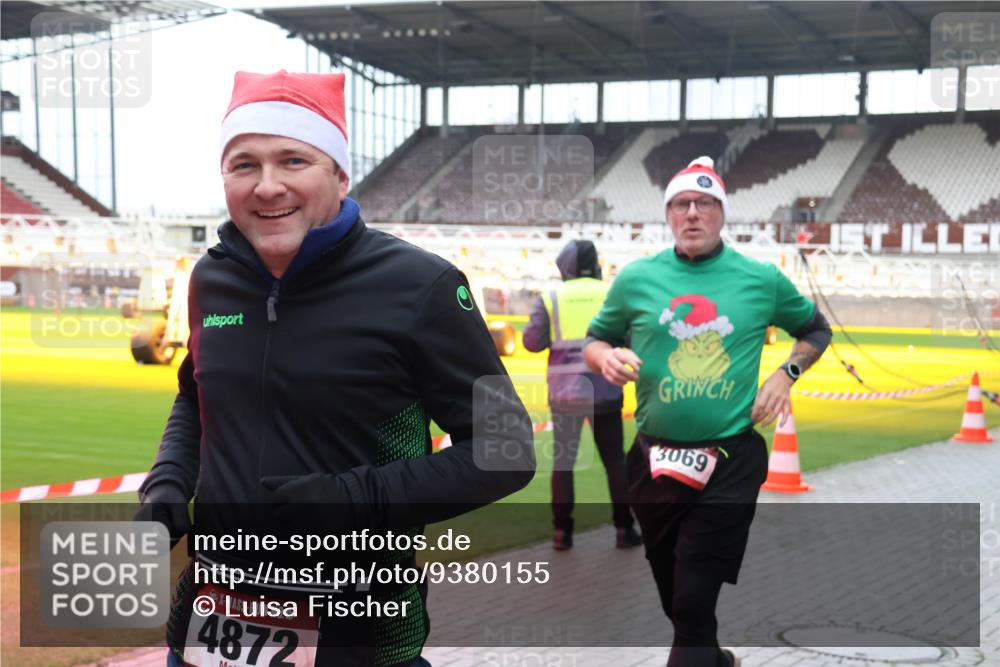 07.12.2025 - St. Pauli X-Mass-Run No. 15 Luisa Fischer http://msf.ph/oto/9380155 07.12.2025 10:38:12 Ziel 15, 4872, 3069, 70, 2899, 3069, 3214, 4872 meine-sportfotos.de