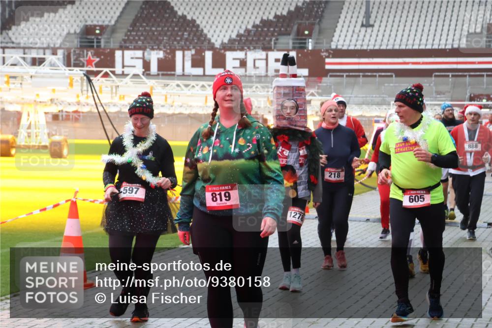 07.12.2025 - St. Pauli X-Mass-Run No. 15 Luisa Fischer http://msf.ph/oto/9380158 07.12.2025 11:12:50 Ziel 597, 15, 819, 1278, 218, 888, 605, 46, 76, 79, 218, 388, 408, 416, 437, 489, 597, 605, 663, 671, 682, 695, 718, 819, 836, 839, 888, 1142, 1246, 1261, 1278, 1420, 1422, 1423, 1609, 1610, 2858 meine-sportfotos.de