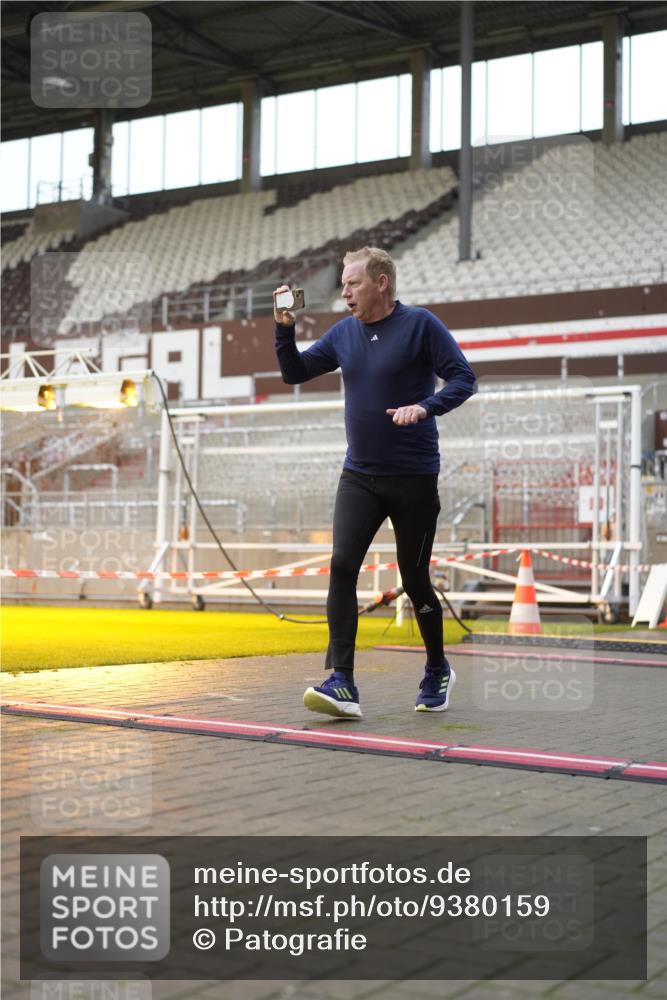 07.12.2025 - St. Pauli X-Mass-Run No. 15 Patografie http://msf.ph/oto/9380159 07.12.2025 10:16:21 Ziel 394, 1328, 2743, 4362 meine-sportfotos.de