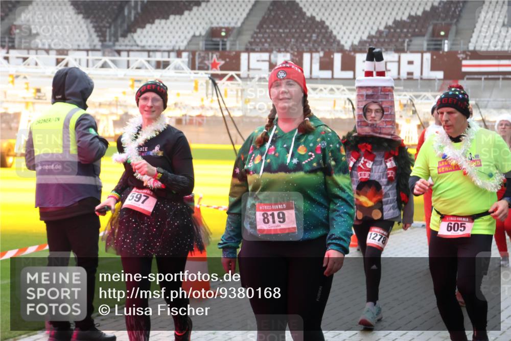 07.12.2025 - St. Pauli X-Mass-Run No. 15 Luisa Fischer http://msf.ph/oto/9380168 07.12.2025 11:12:51 Ziel 697, 15, 819, 1278, 605, 46, 76, 79, 218, 388, 416, 437, 489, 494, 597, 605, 663, 671, 682, 695, 718, 819, 836, 839, 888, 1142, 1246, 1261, 1278, 1420, 1422, 1423, 1609, 1610, 2858 meine-sportfotos.de