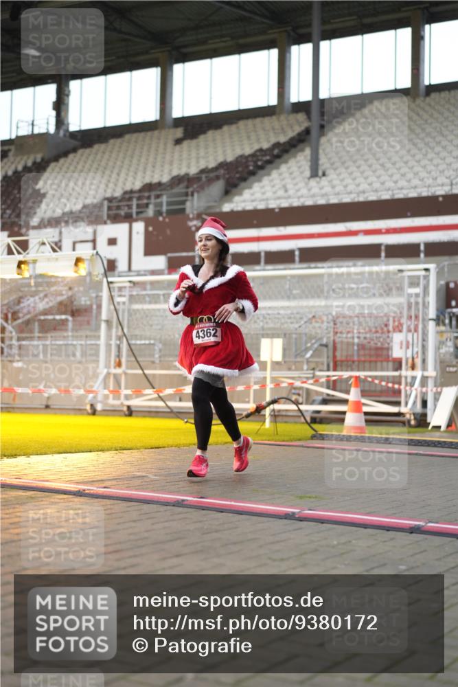 07.12.2025 - St. Pauli X-Mass-Run No. 15 Patografie http://msf.ph/oto/9380172 07.12.2025 10:16:26 Ziel 1328, 2185, 2266, 2743, 4362, 4363, 4510 meine-sportfotos.de